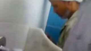 جرابیں اور شارٹ اسکر ...
